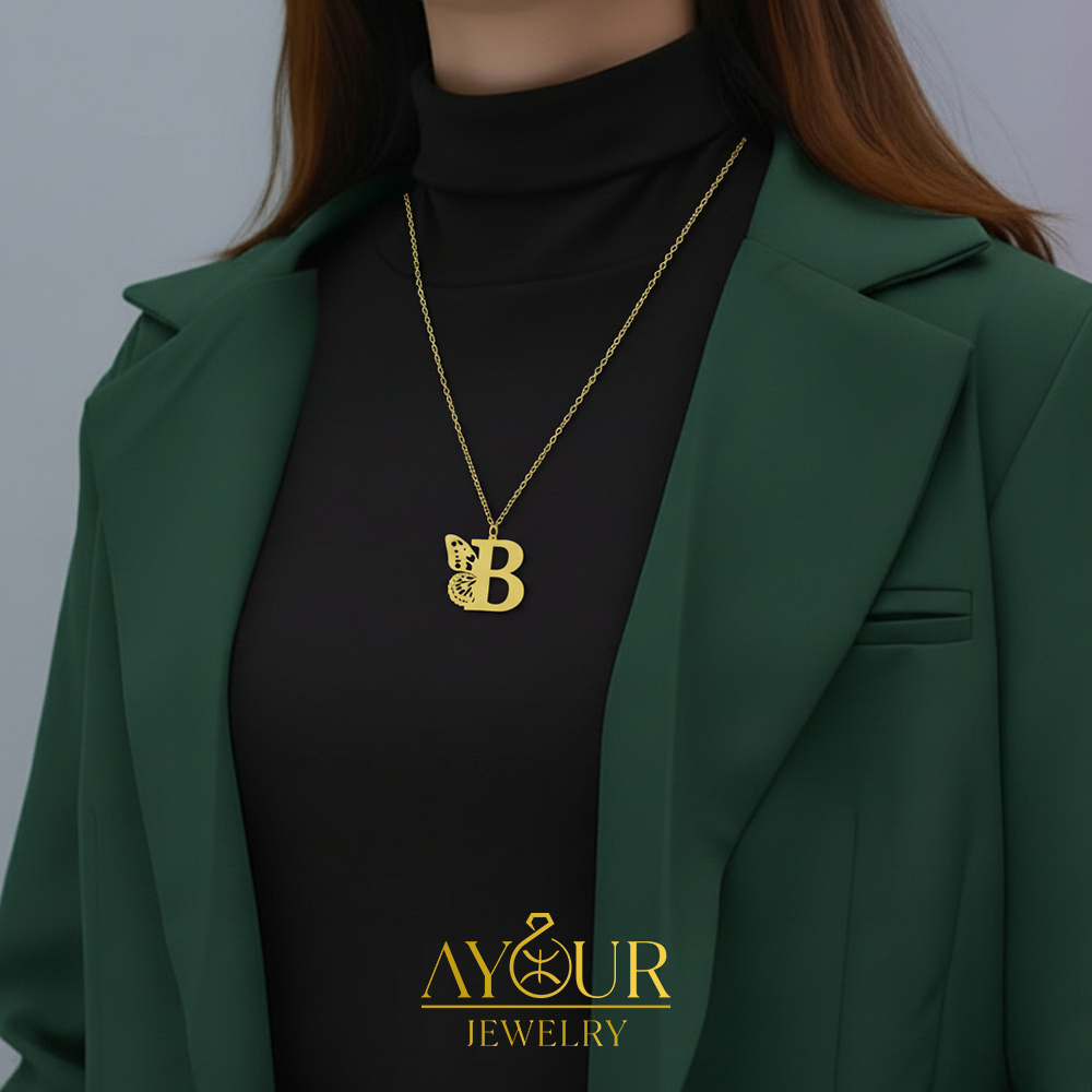 Collier lettre B avec papillon en argent doré 925 sur chaîne fine – bijou personnalisé féminin.