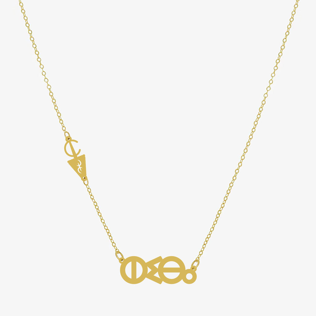 collier prénom personnalisé avec papillon en argent doré 925 porté femme