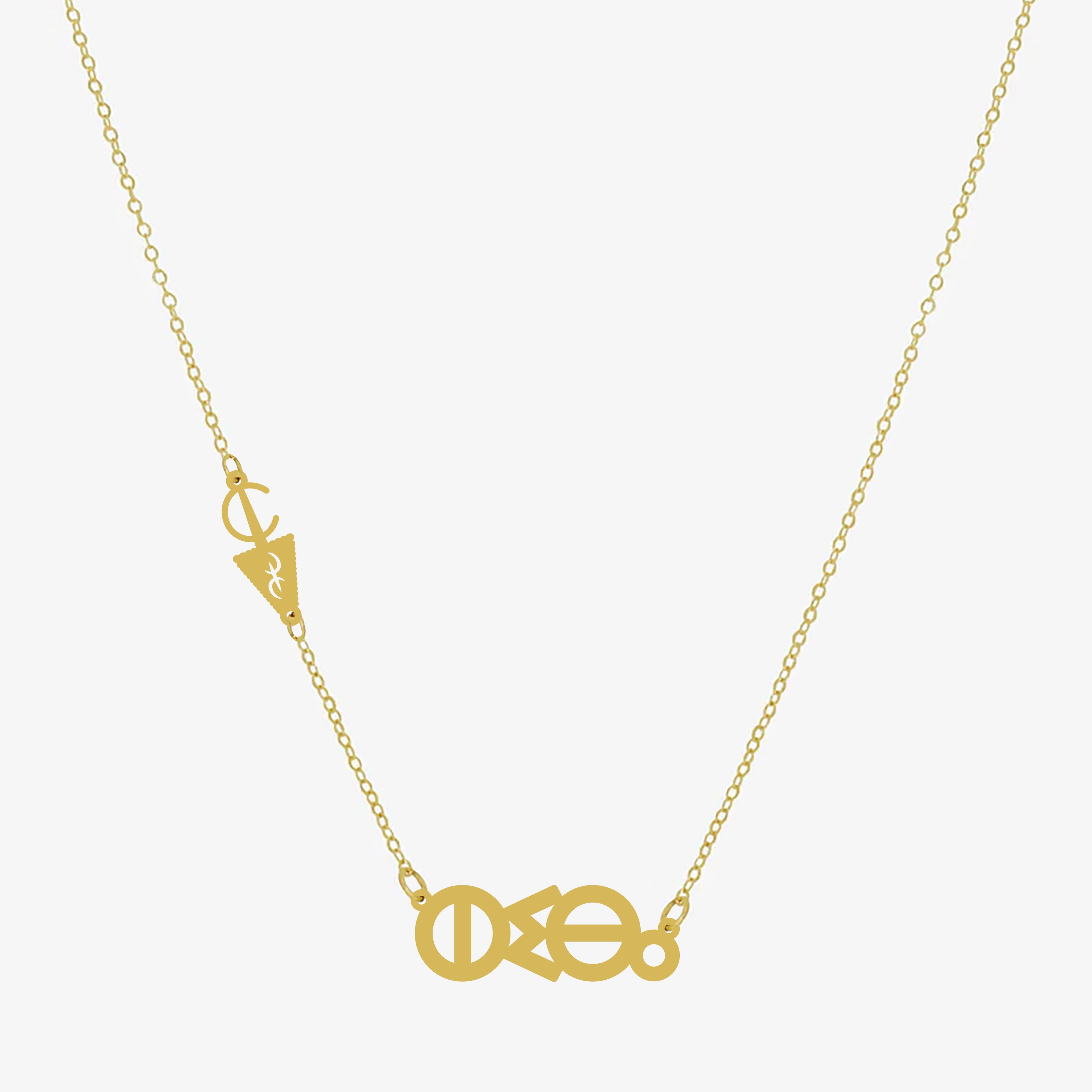 collier prénom personnalisé avec papillon en argent doré 925 porté femme