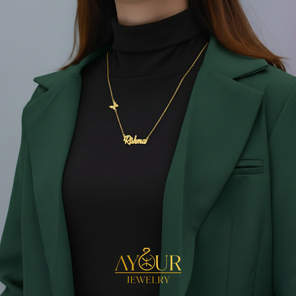collier prénom personnalisé avec papillon en argent doré 925 porté femme